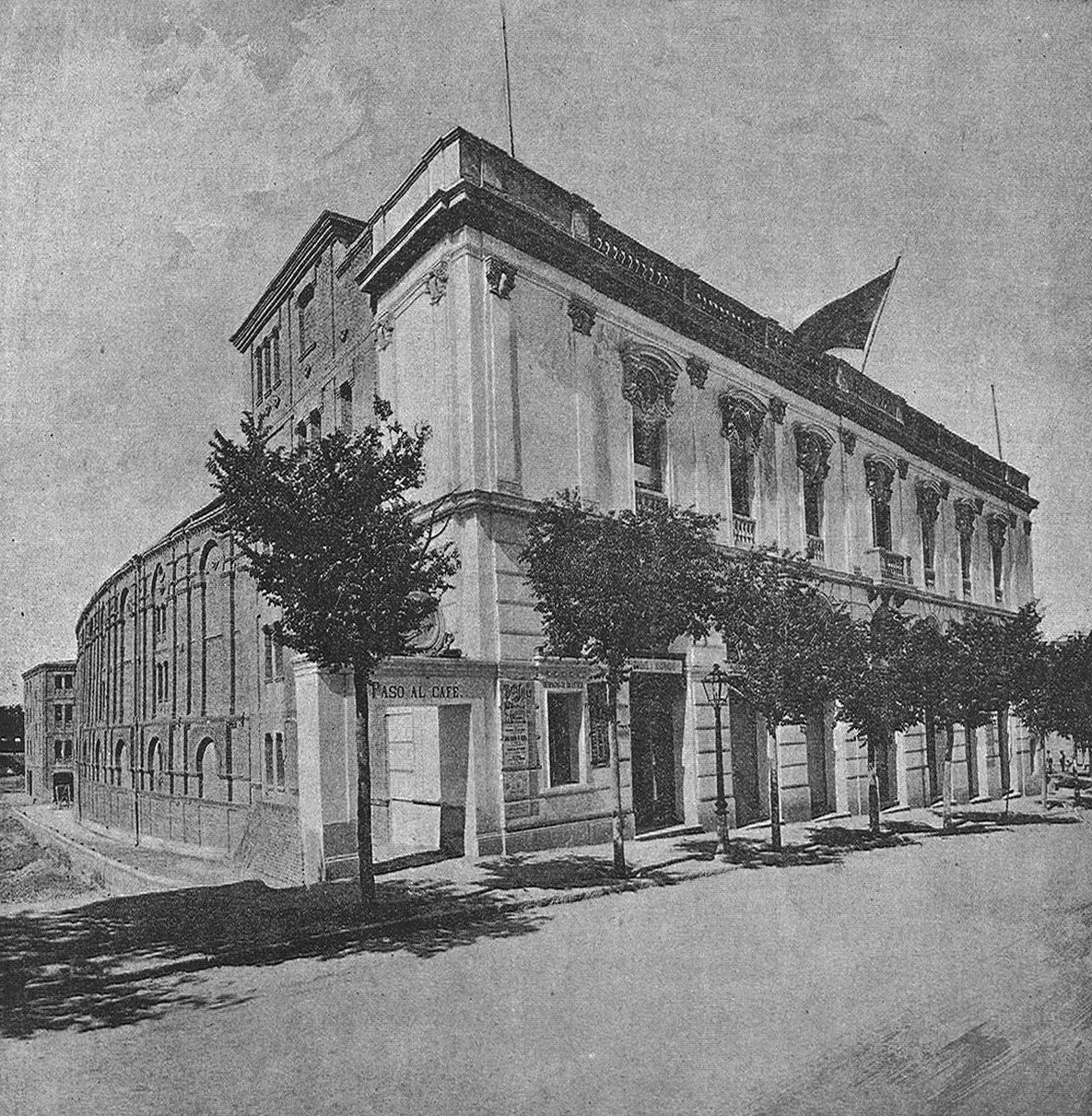 Fotografía de Beti Jai publicada en la portada de la revista “El Pelotari” del 1 de noviembre de 1894.